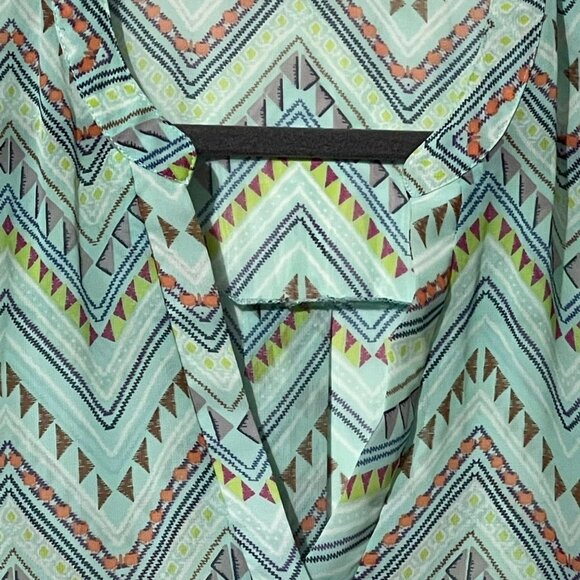 Bongo Plus Tunic Blouse Size 2X Green Chevron Print - Picture 3 of 8